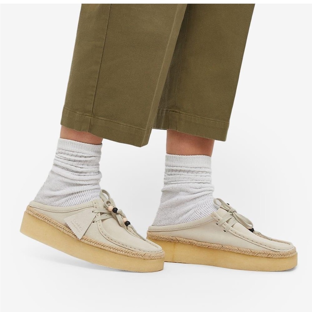 Clarks Wallabee Cup Mules in a light beige size 7.5